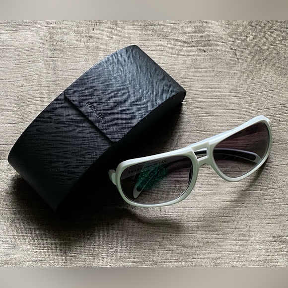 ✨PREOWNED ✨💯% AUTHENTIC PRADA SUNGLASSES - Picture 8 of 9